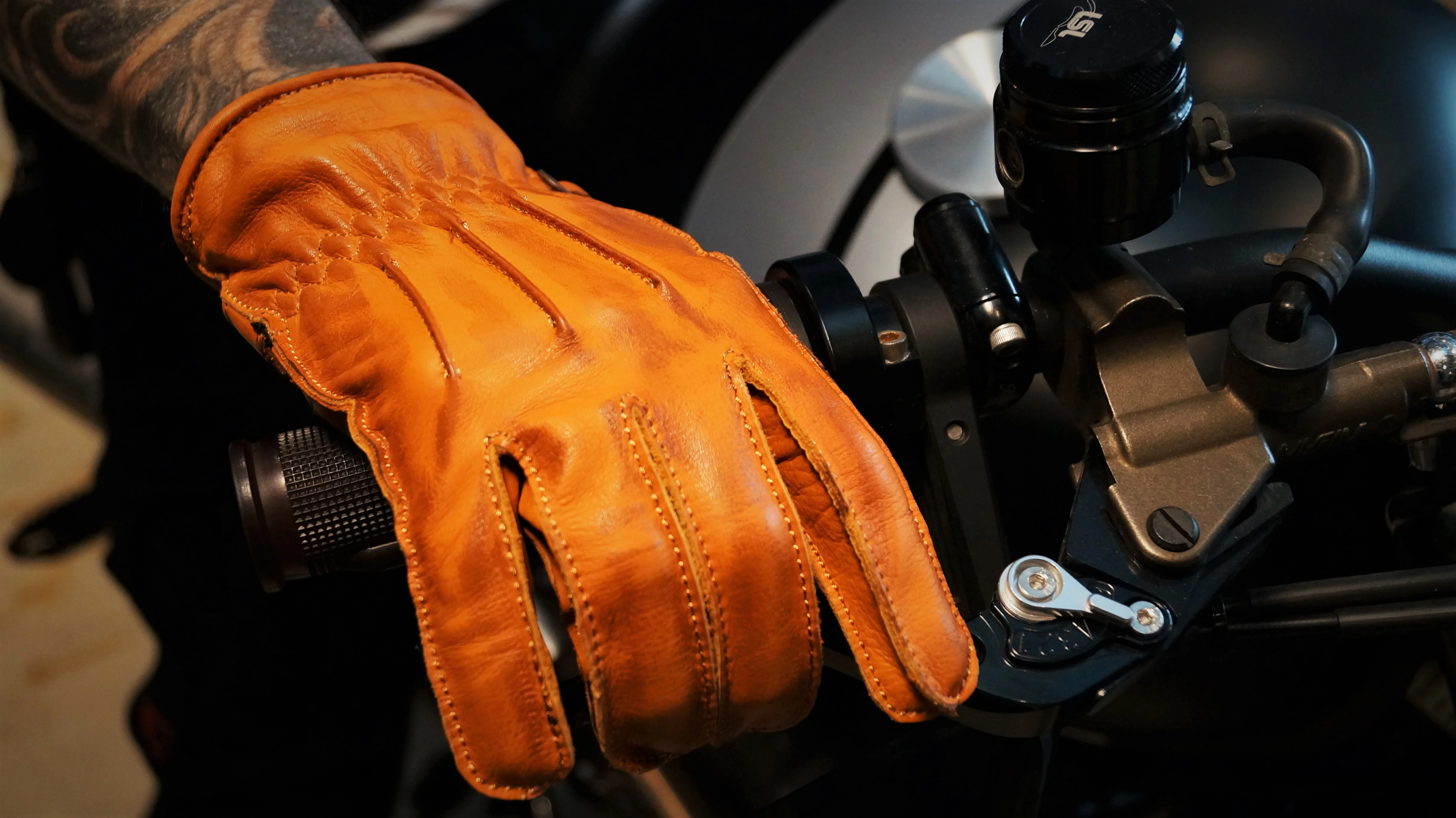13 1/2 LOWLANDER GLOVES COGNAC - Image 4