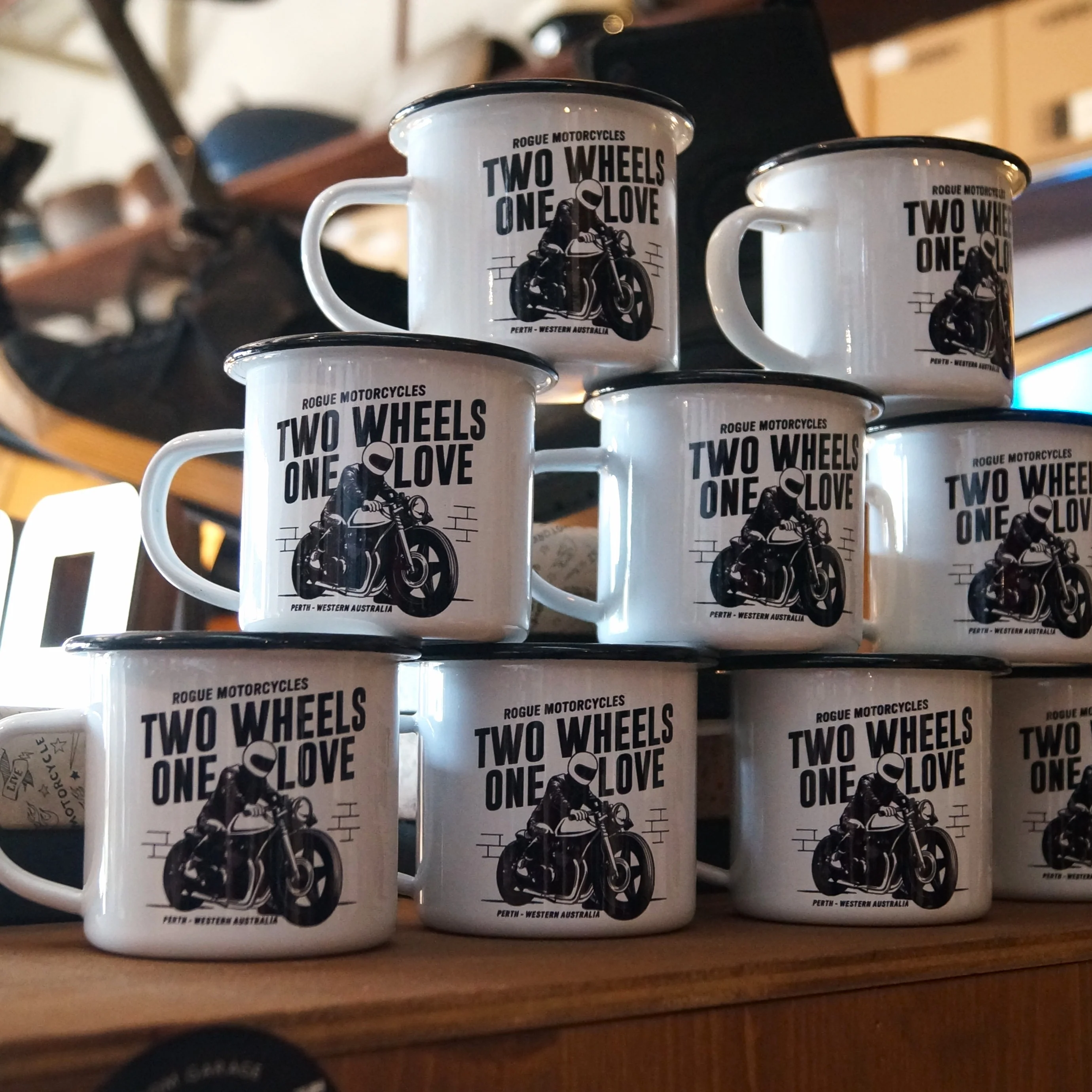 2 WHEELS 1 LOVE ENAMEL MUG - Image 3